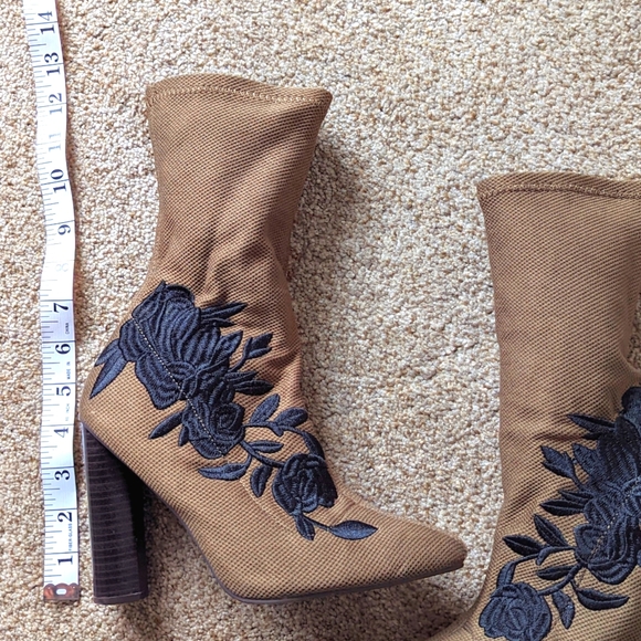 Sage green with black floral embroidery boots - Picture 6 of 6